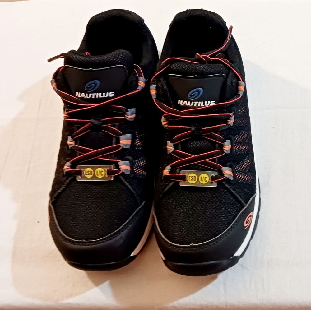 Nautilus women's electrostatic safety work shoes. 7 NWOT
